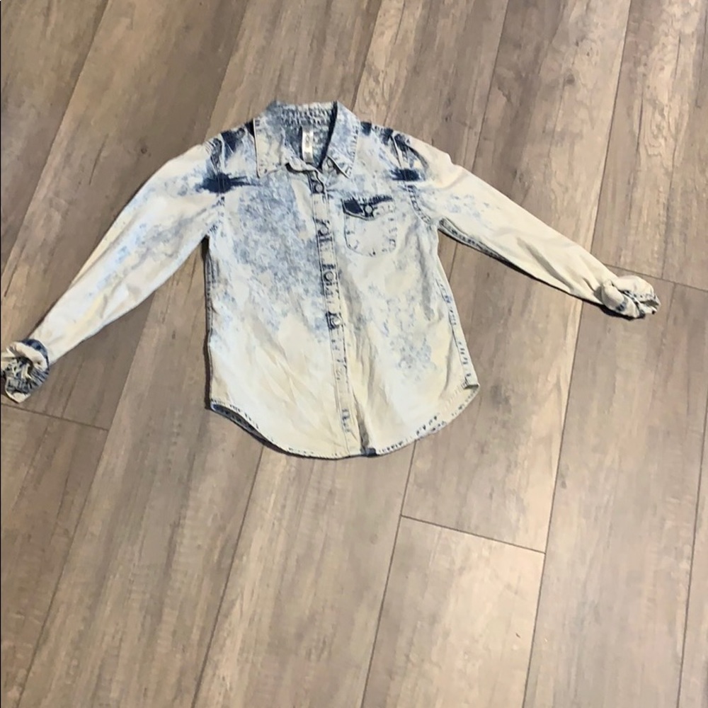 Cute button up shirt